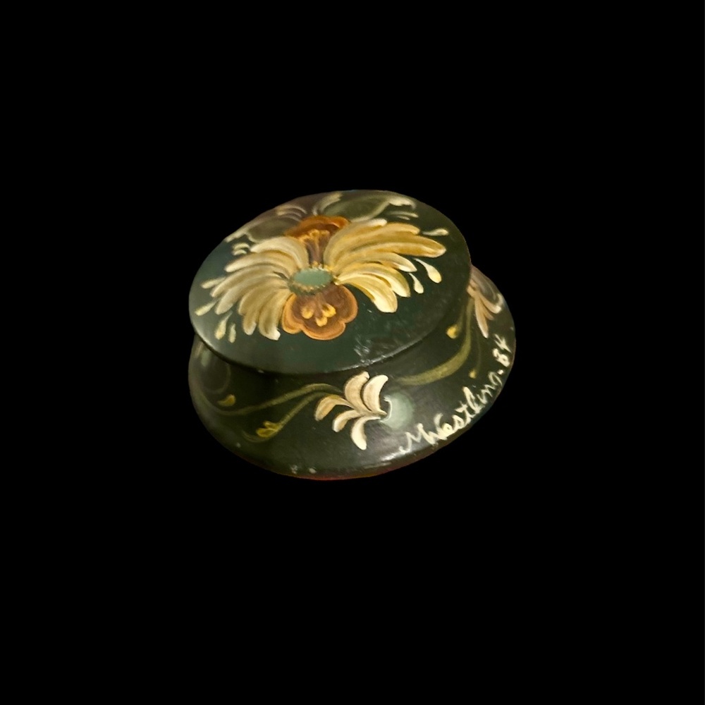 NEW/Vintage Hand Painted Rosemaling Signed Wooden Trinket/Medicine Box. 3" x 2"